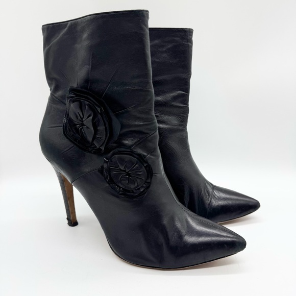 Vince Camuto Raes Super Soft Black Leather Stiletto Heel Ankle Boots Size 8 Sexy - Picture 1 of 15